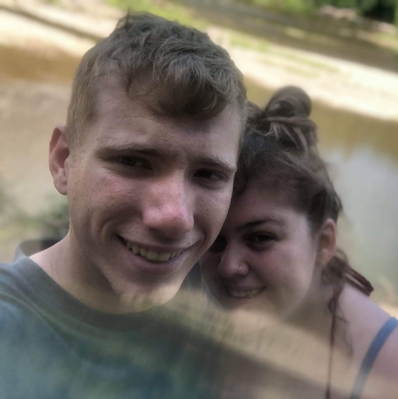 Meet your Posher, Danae - Picture 1 of 1